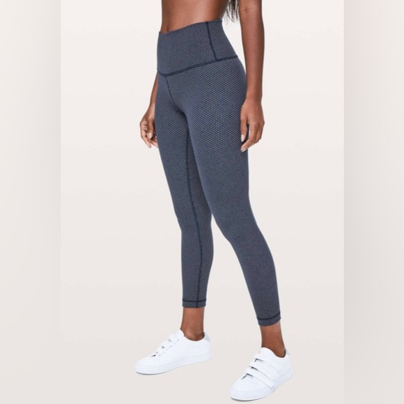 SOLD>>Lululemon Wunder Under HR 25"
Pacific Pointe Jacquard True Navy Onyx Blue - Picture 10 of 10
